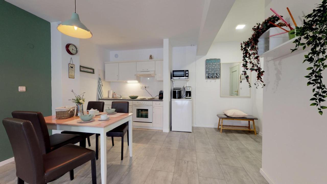 Mirta Deluxe Superior 5 Star Apartment, Your Piece Of Heaven By The Sea & Park, With Sea & Park View Novigrad Istria エクステリア 写真