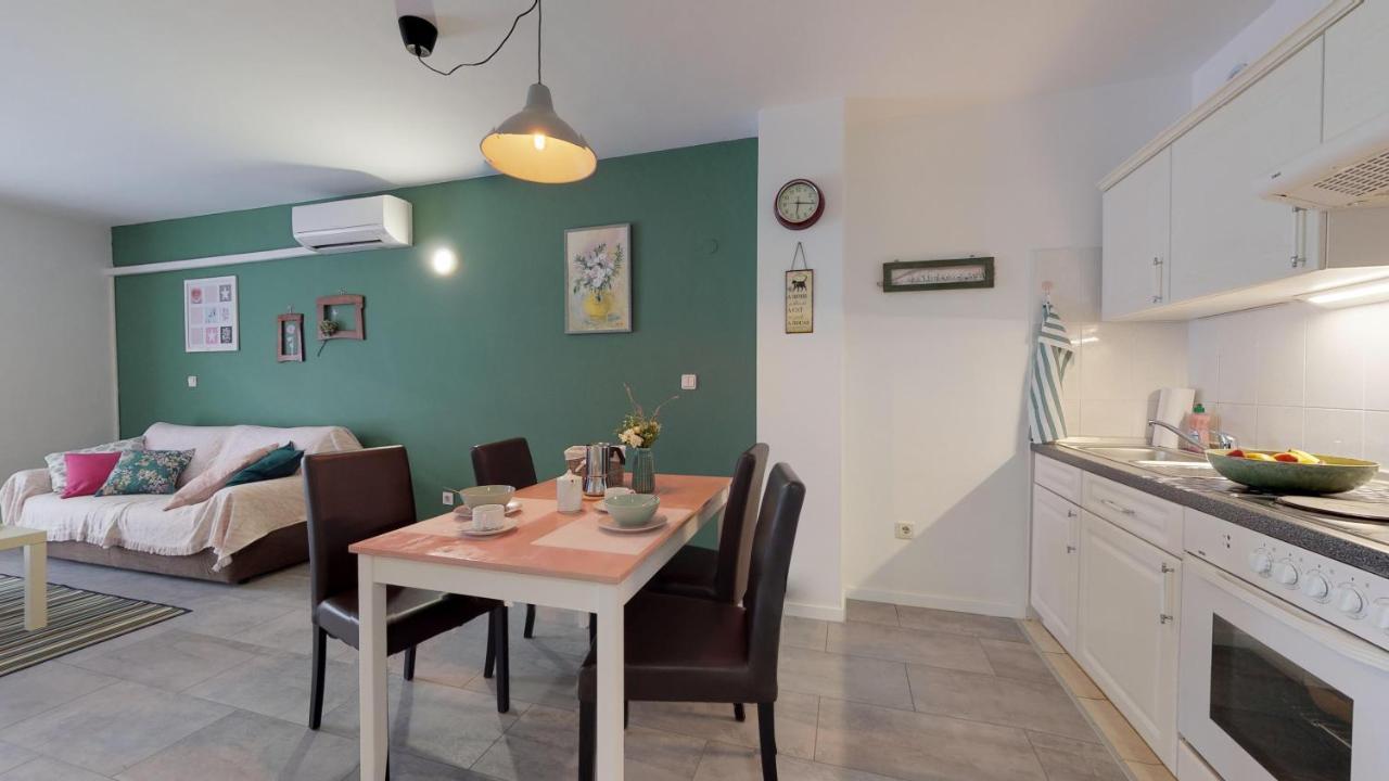 Mirta Deluxe Superior 5 Star Apartment, Your Piece Of Heaven By The Sea & Park, With Sea & Park View Novigrad Istria エクステリア 写真