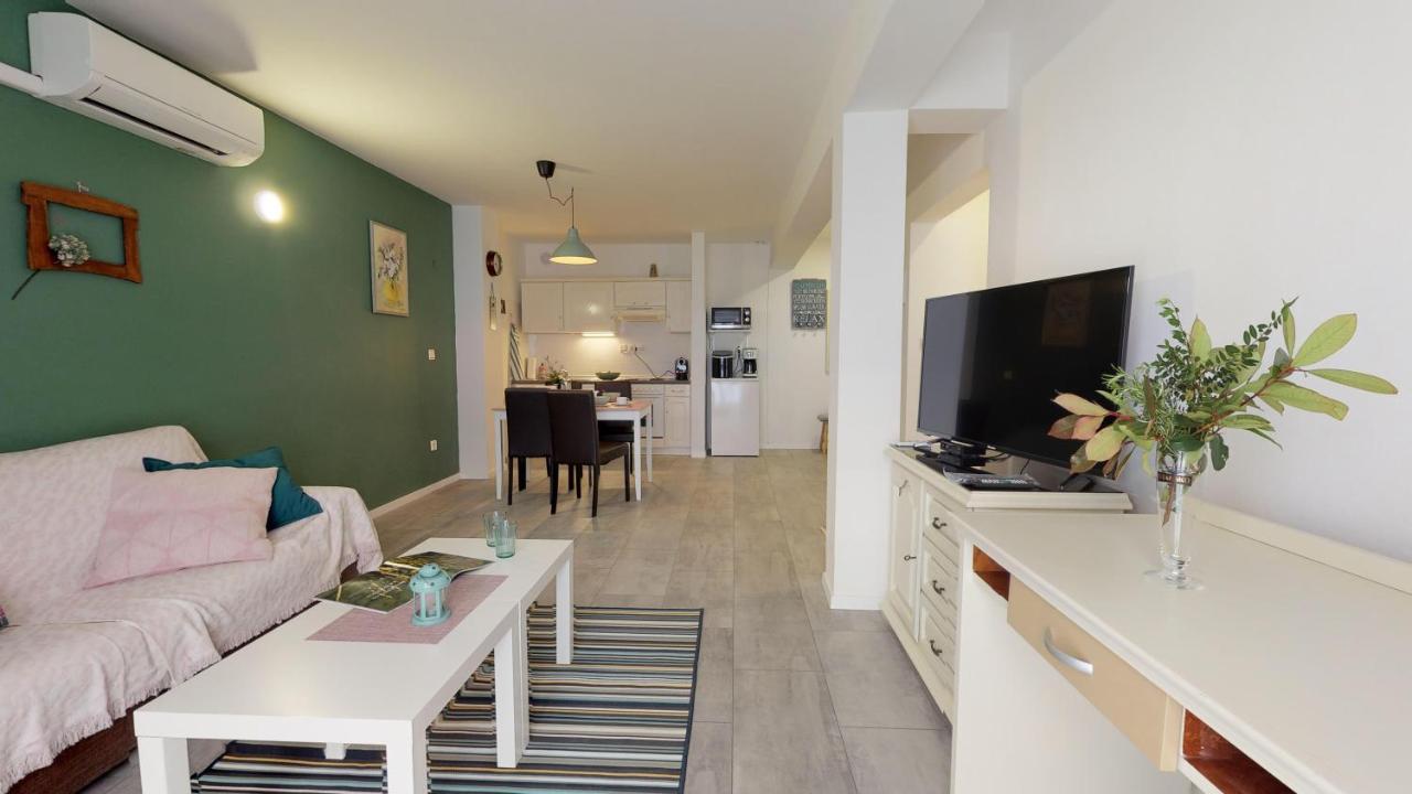Mirta Deluxe Superior 5 Star Apartment, Your Piece Of Heaven By The Sea & Park, With Sea & Park View Novigrad Istria エクステリア 写真