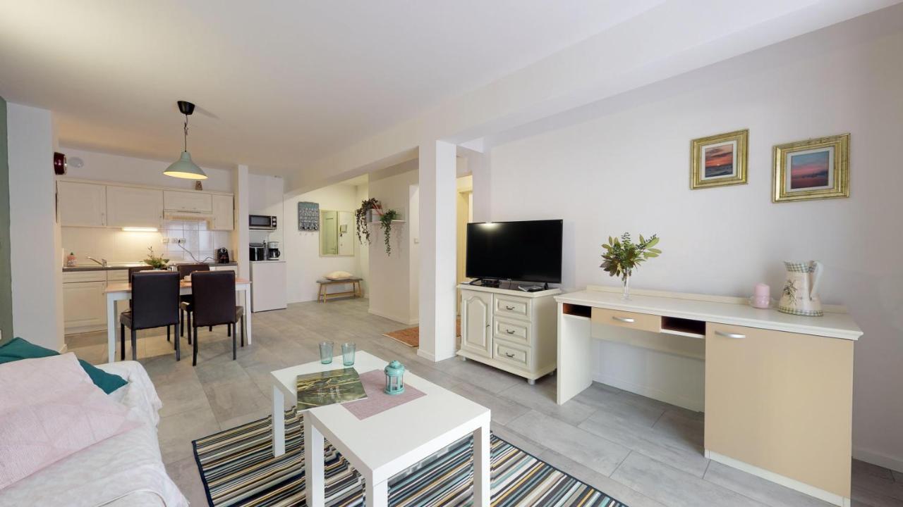 Mirta Deluxe Superior 5 Star Apartment, Your Piece Of Heaven By The Sea & Park, With Sea & Park View Novigrad Istria エクステリア 写真